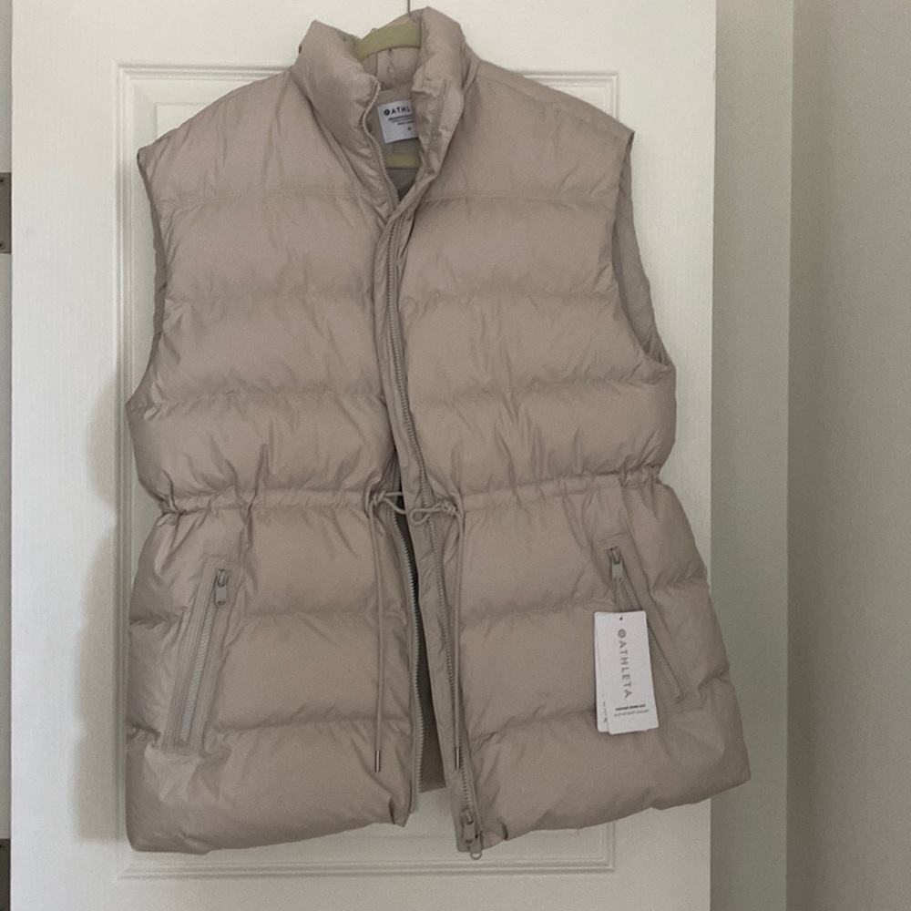 Athleta cascade down vest, size medium. New with tags, perfect condition.